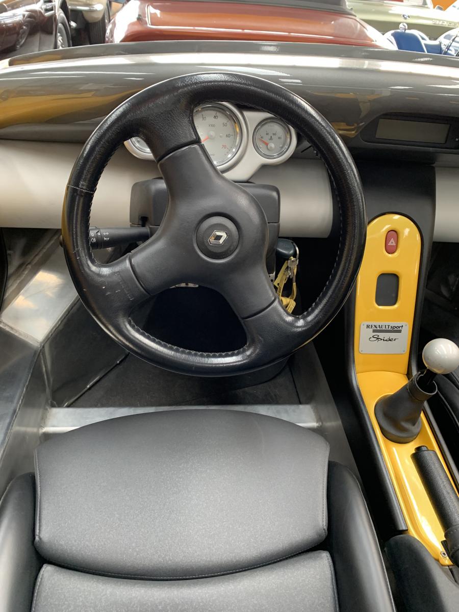 Торпедо Renault Sport Spider 1996 года  (фото 19 из 22)